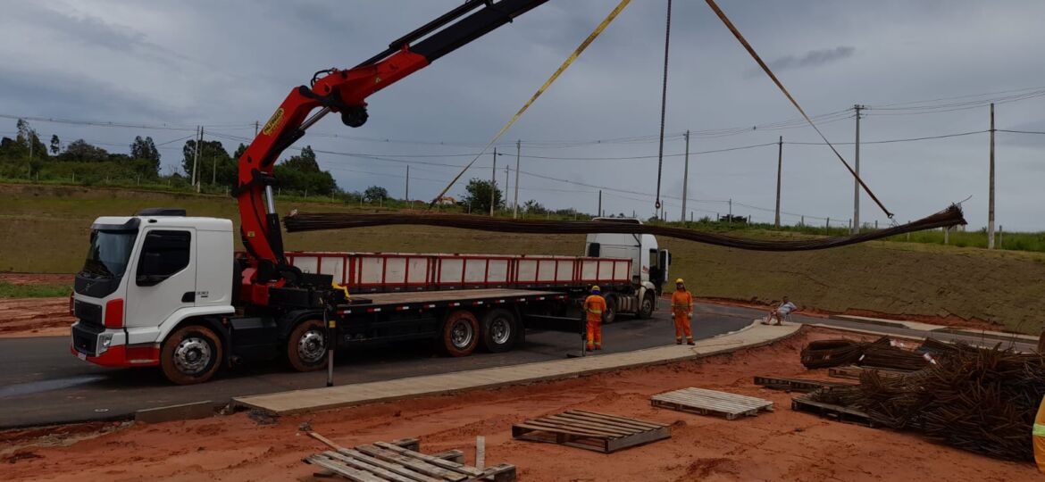 Descarregamento/Movimentação de ferragens em Castilho de Marília/SP utilizando PK 42502 PERFORMANCE