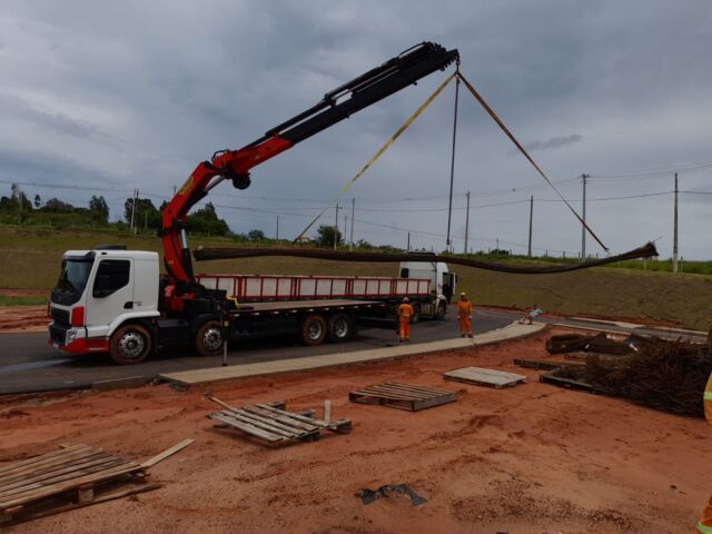 Descarregamento/Movimentação de ferragens em Castilho de Marília/SP utilizando PK 42502 PERFORMANCE